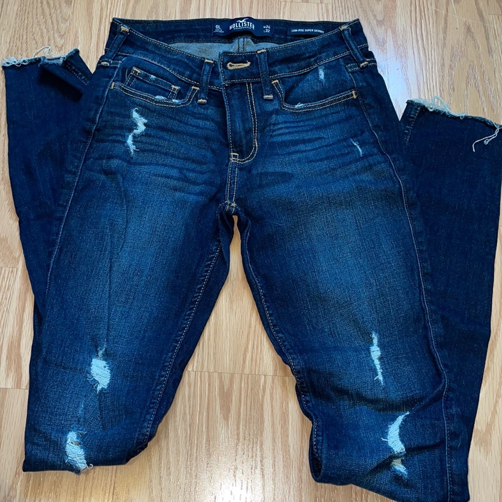 Hollister distressed dark wash jeans low rise super skinny